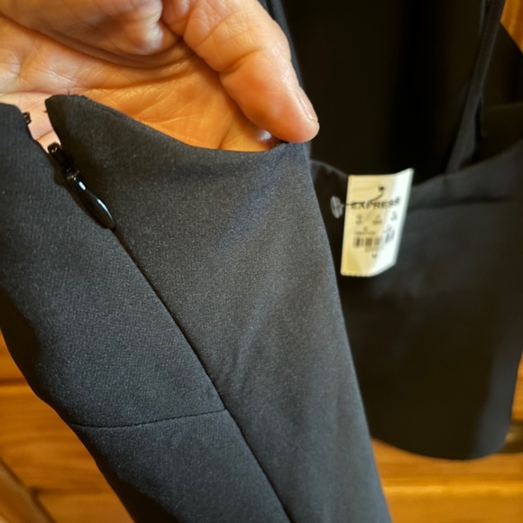 Black, back strapped halter - Picture 5 of 8